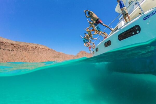 CATAMARAN-en-los-cabos-870x555